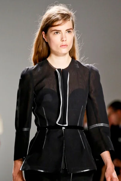 Look 15